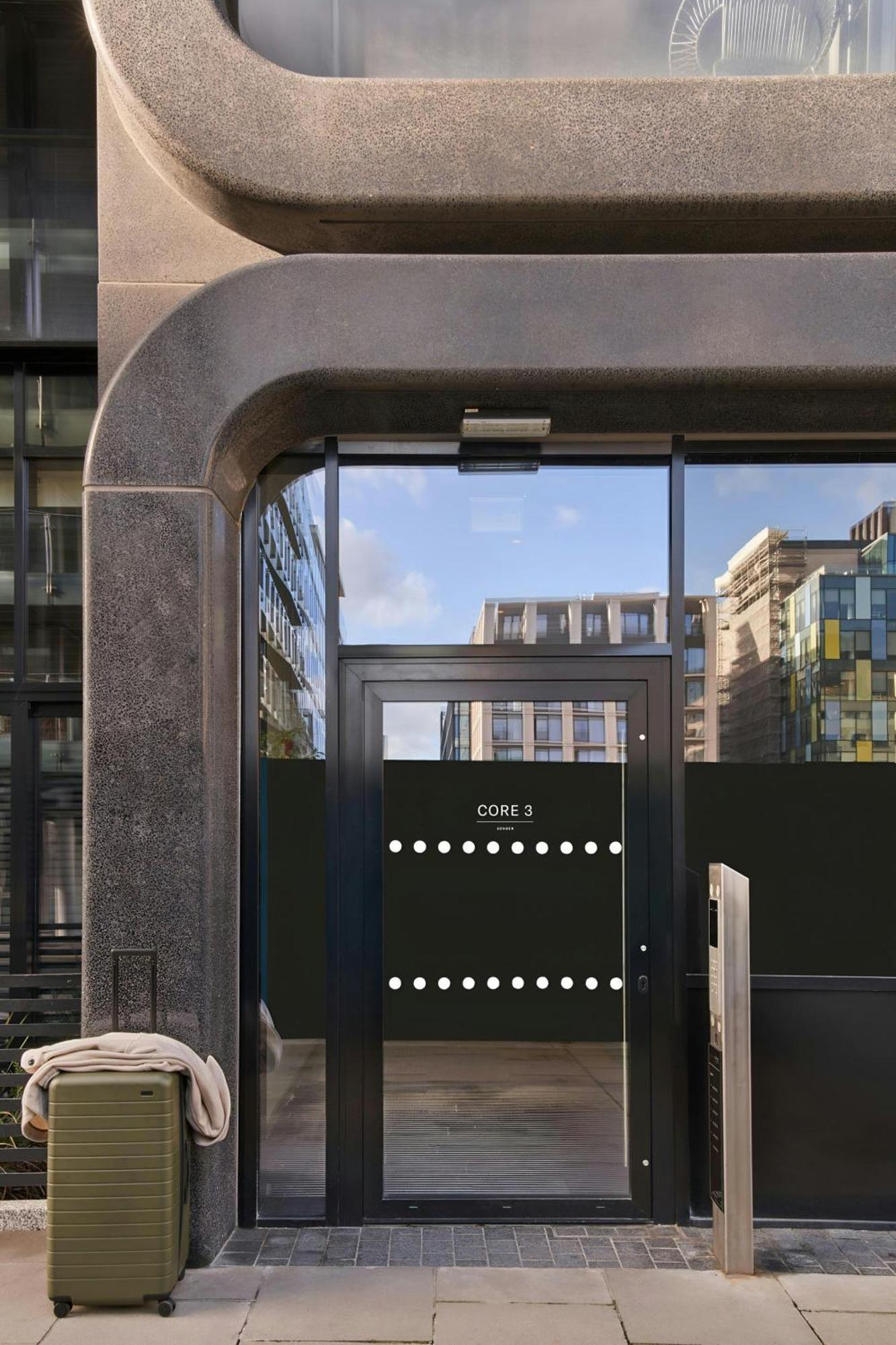 Sonder By Marriott Bonvoy Britain Quay Grand Canal Square 4* Dublino